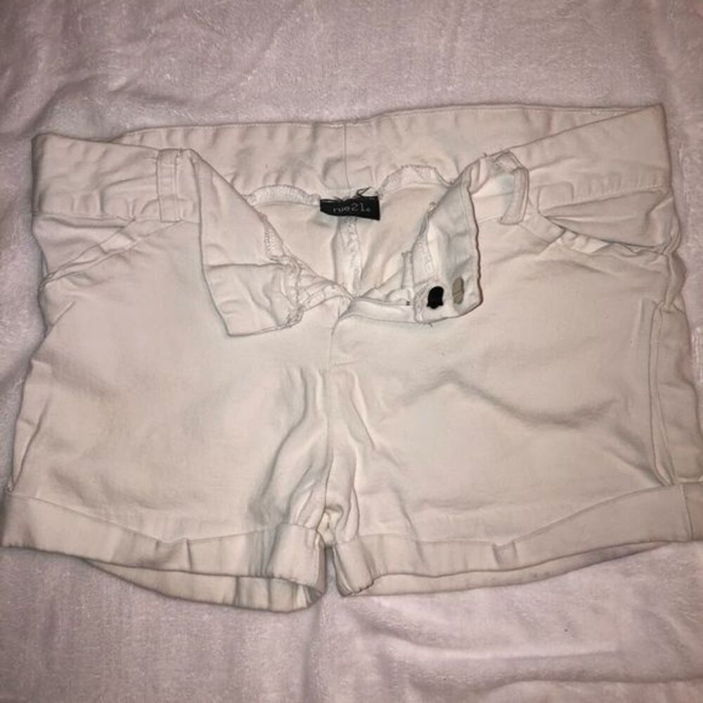 Rue 21 white shorts size 4 like new condition - Picture 1 of 2